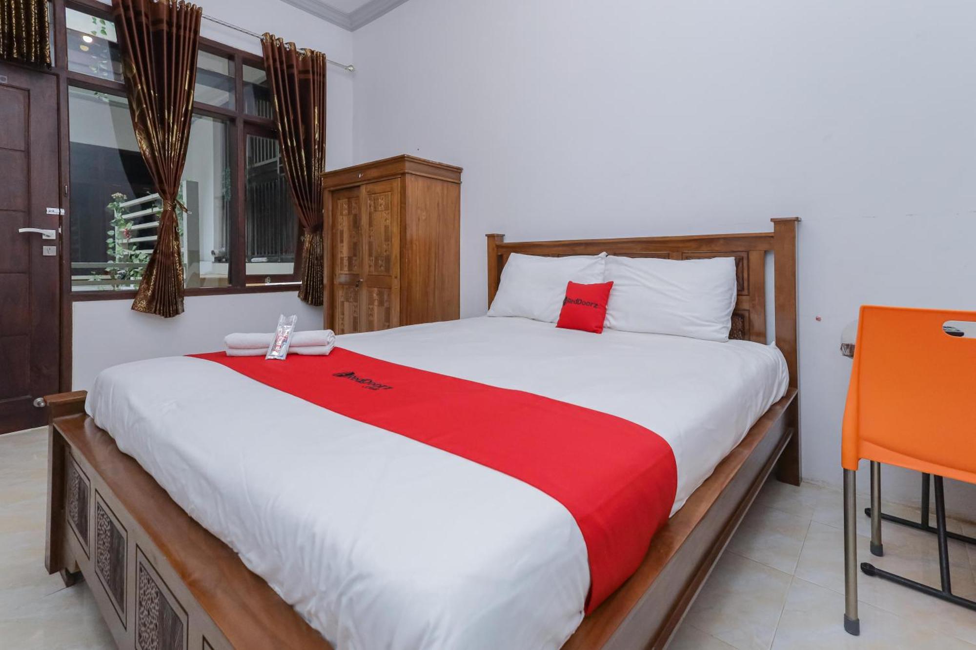 סוראבאיה Reddoorz At Pondok Candra מראה חיצוני תמונה