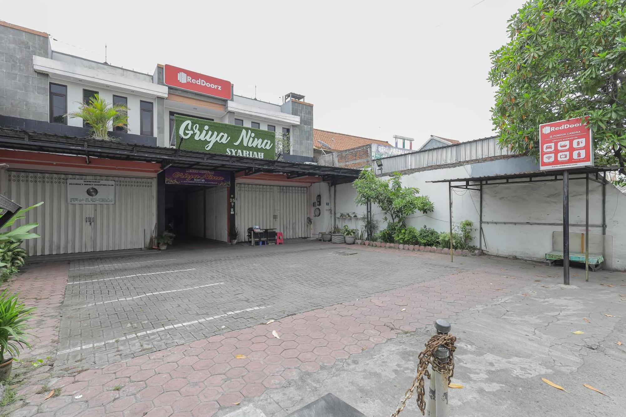 סוראבאיה Reddoorz At Pondok Candra מראה חיצוני תמונה