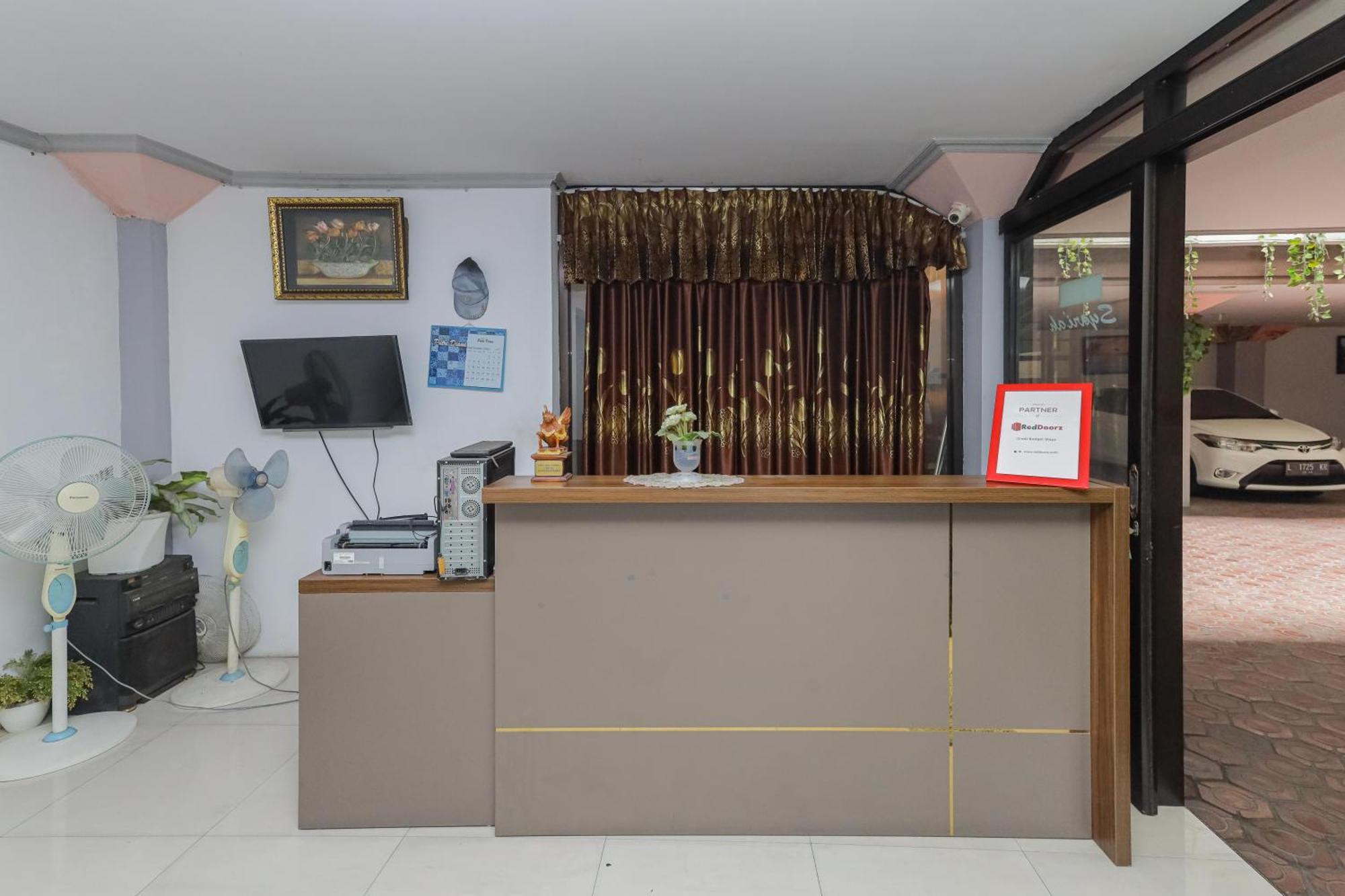 סוראבאיה Reddoorz At Pondok Candra מראה חיצוני תמונה