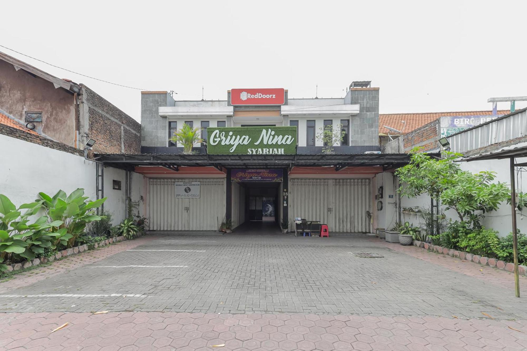 סוראבאיה Reddoorz At Pondok Candra מראה חיצוני תמונה