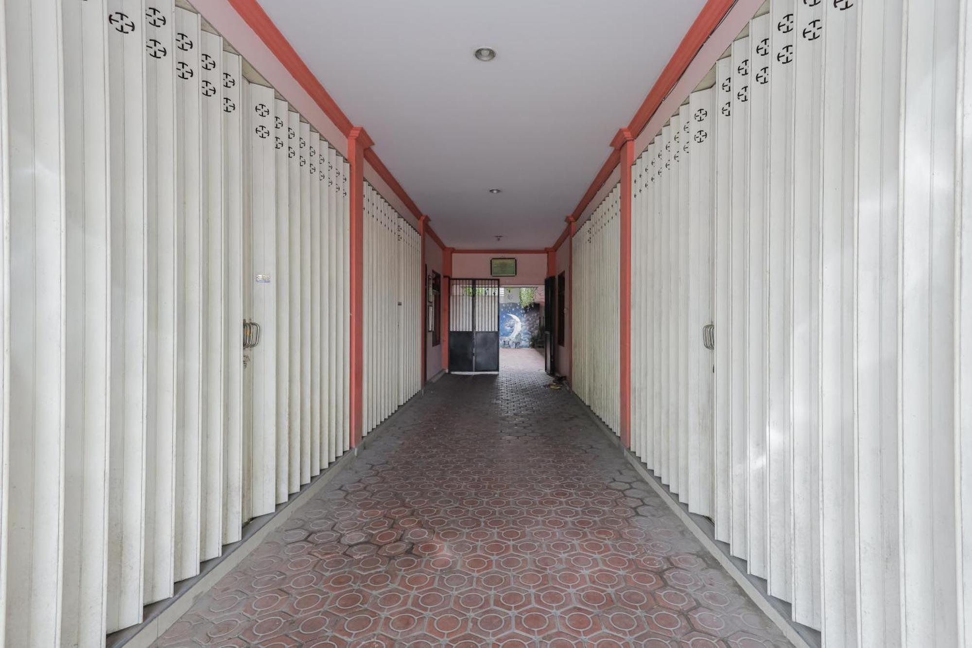 סוראבאיה Reddoorz At Pondok Candra מראה חיצוני תמונה