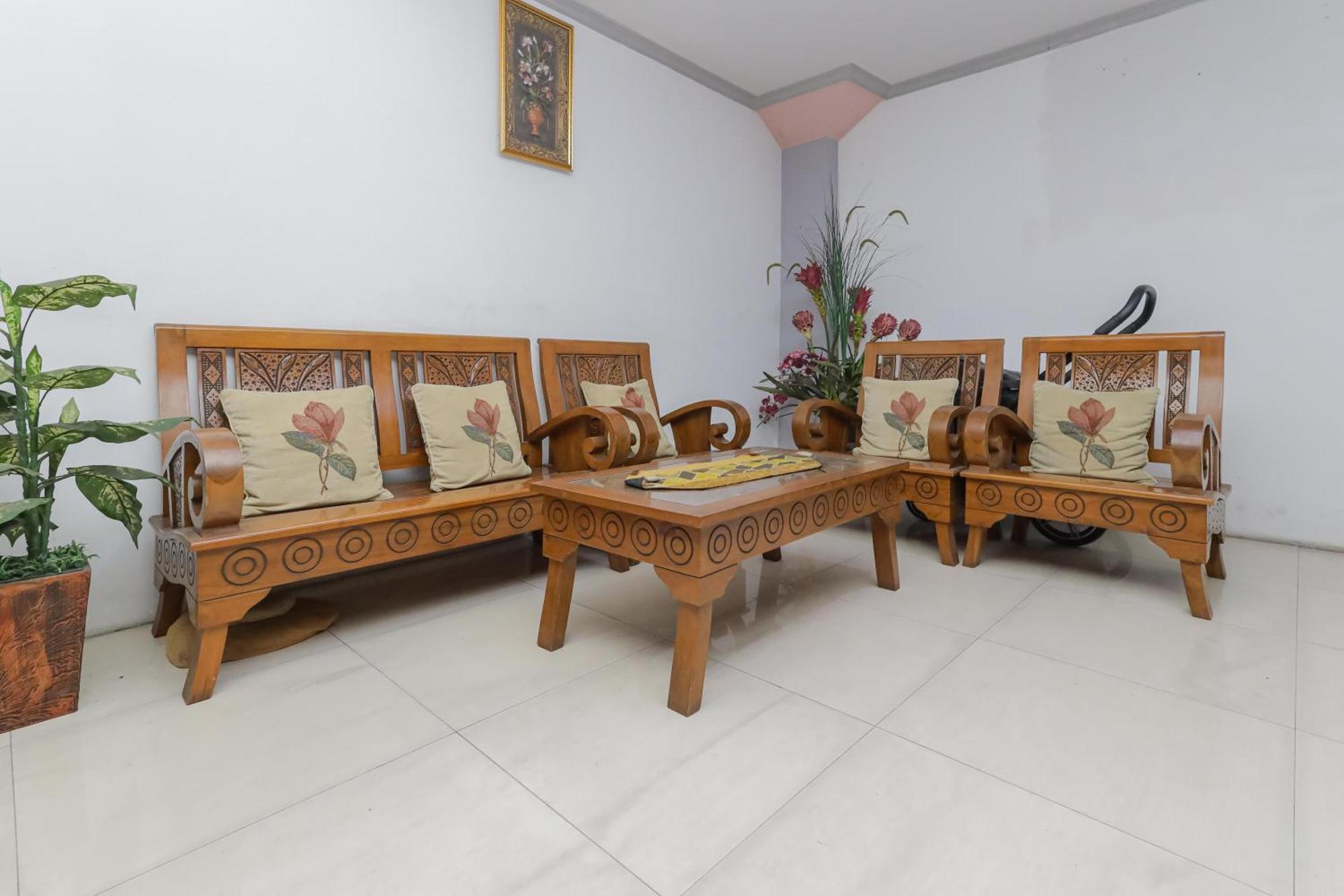 סוראבאיה Reddoorz At Pondok Candra מראה חיצוני תמונה