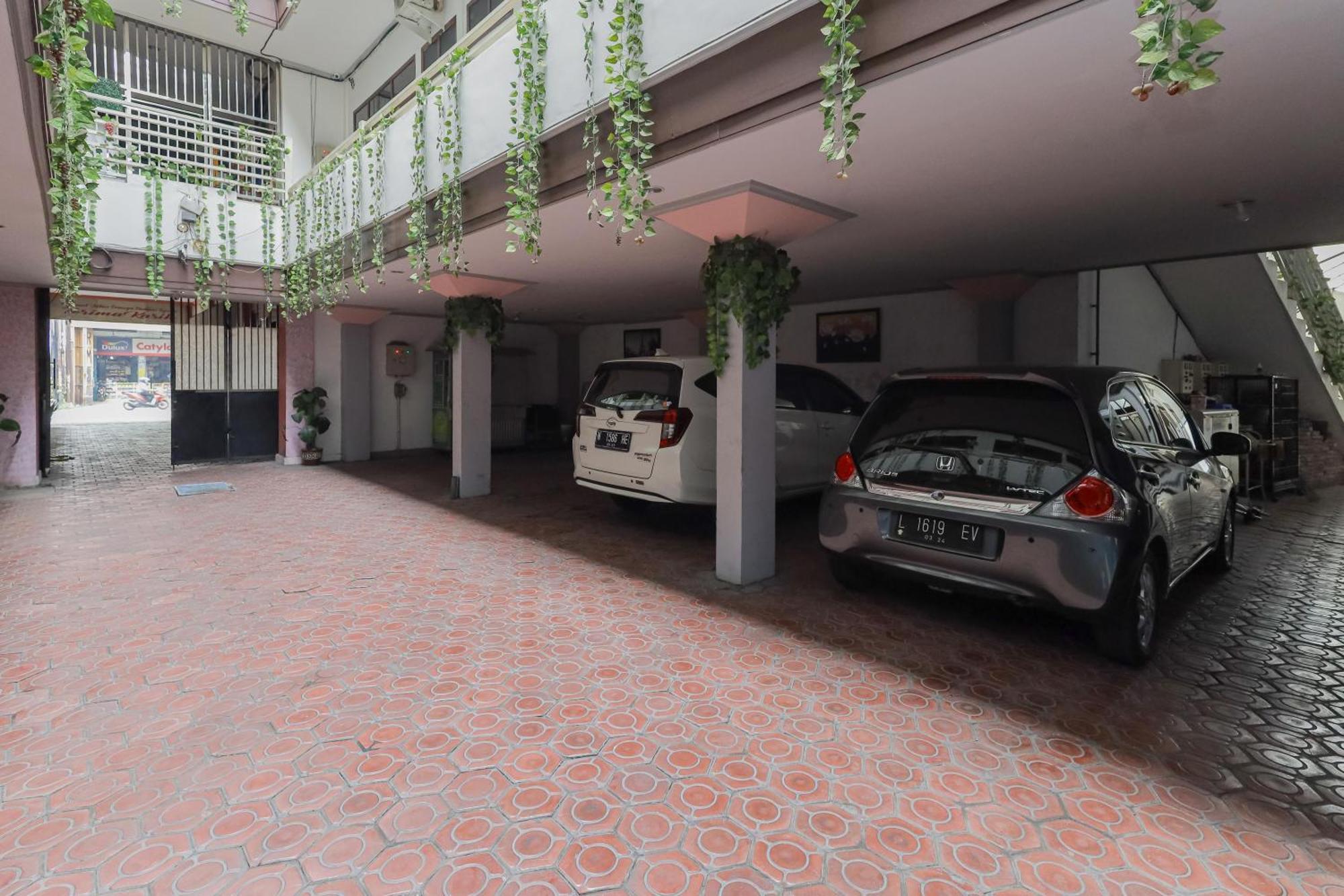 סוראבאיה Reddoorz At Pondok Candra מראה חיצוני תמונה